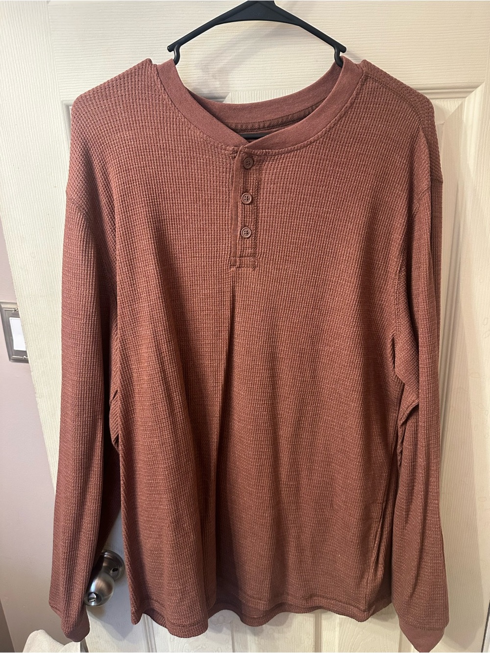 George Men's Long-Sleeve Henley in Dusty Rose